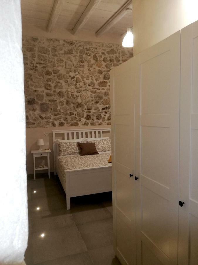 Essentia Rooms- Ortigia Holidays Syracuse Exterior photo