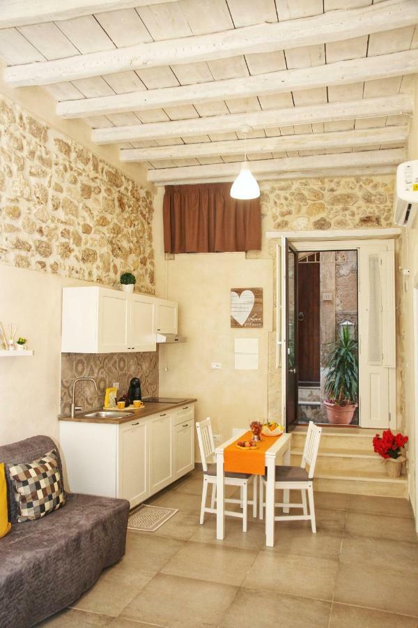 Essentia Rooms- Ortigia Holidays Syracuse Exterior photo