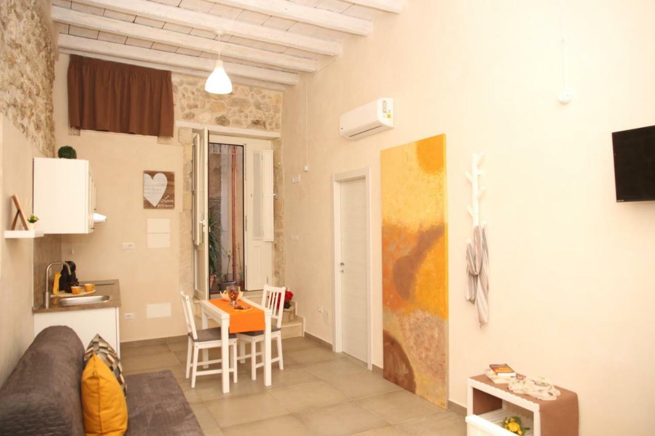 Essentia Rooms- Ortigia Holidays Syracuse Exterior photo